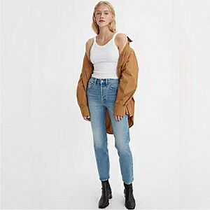 LEVI’S Premium Wedgie jeans button fly high waist 5 pockets medium blue size 28